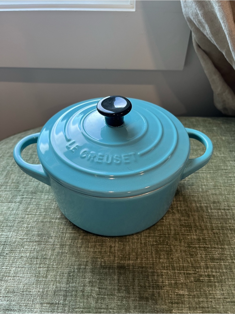 Le Creuset Sky Blue Round 14 oz Ceramic Casserole w/ Lid, Double Handles